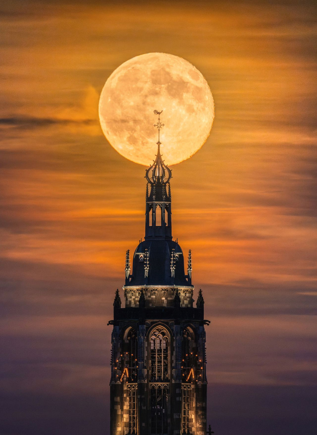 Moon over Rhenen