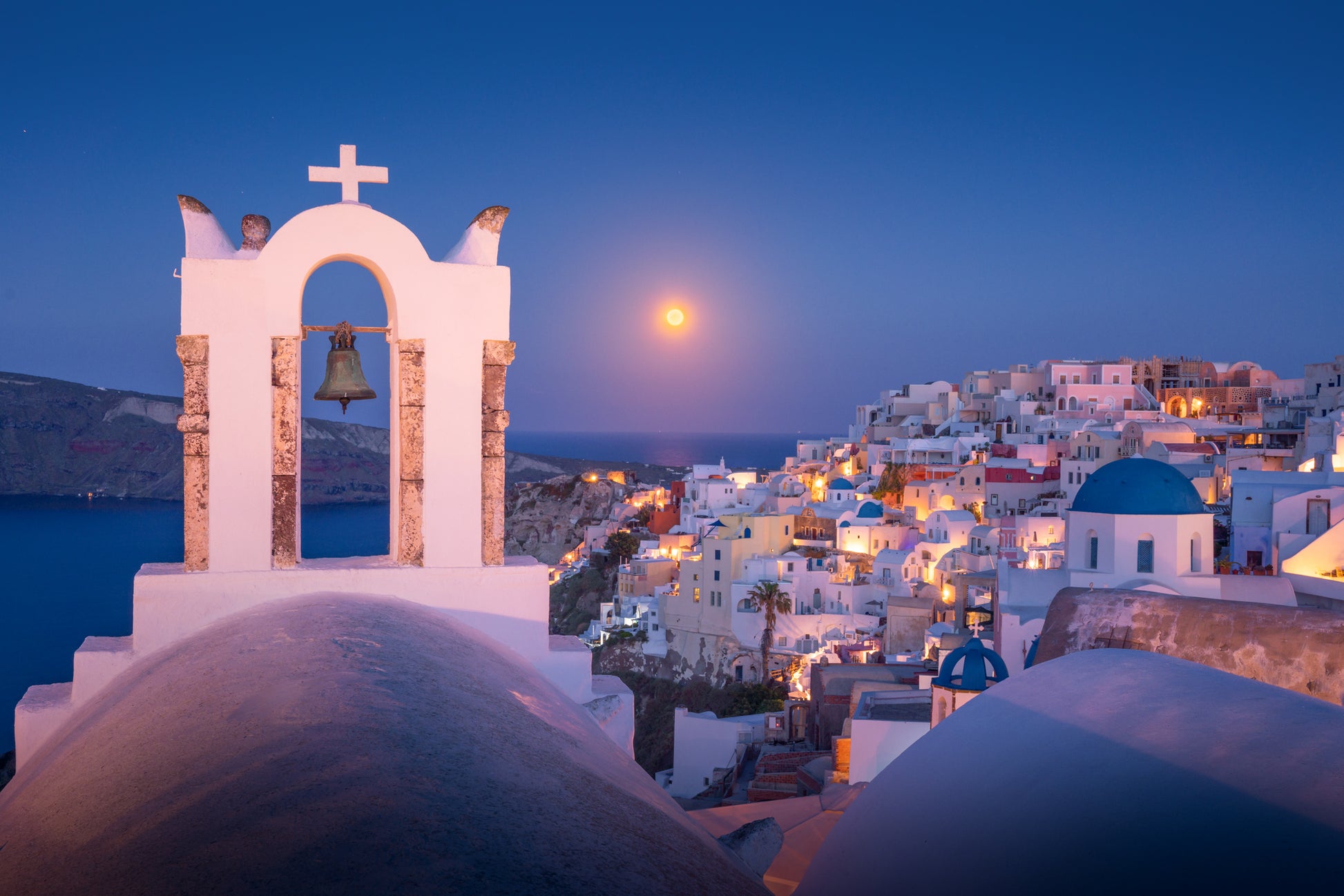 Oia Moonset